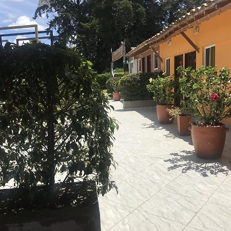 Hostal El Hangar Ріонегро Екстер'єр фото