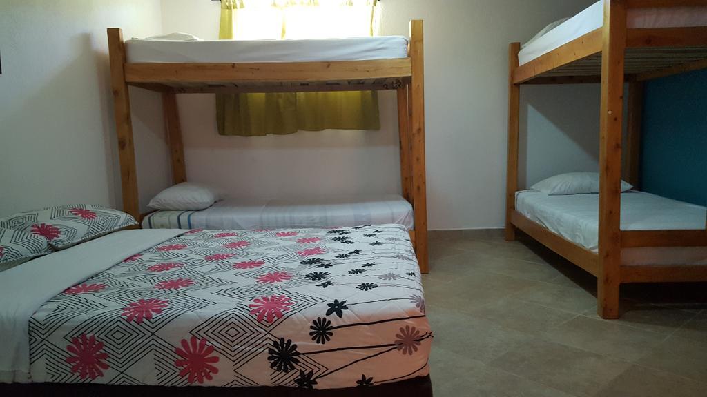 Hostal El Hangar Ріонегро Екстер'єр фото