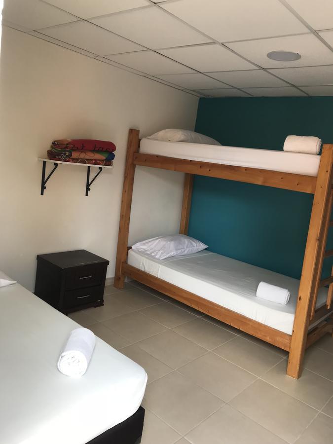 Hostal El Hangar Ріонегро Екстер'єр фото