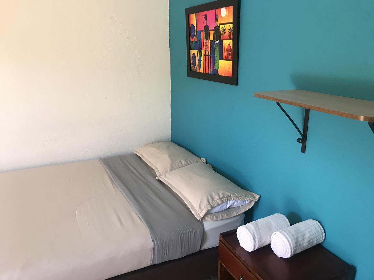 Hostal El Hangar Ріонегро Екстер'єр фото