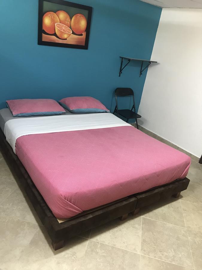 Hostal El Hangar Ріонегро Екстер'єр фото