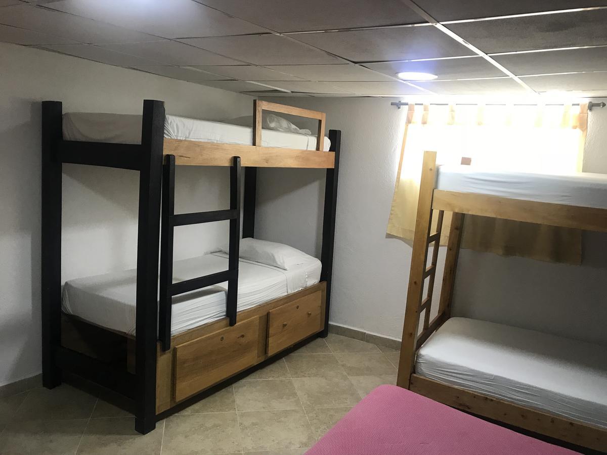 Hostal El Hangar Ріонегро Екстер'єр фото