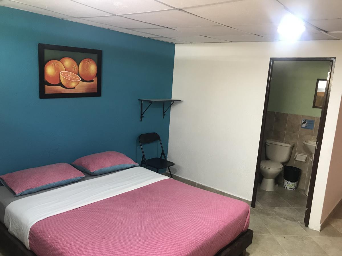 Hostal El Hangar Ріонегро Екстер'єр фото