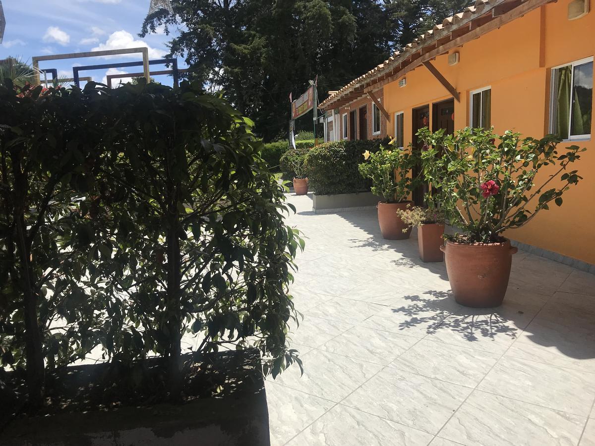 Hostal El Hangar Ріонегро Екстер'єр фото