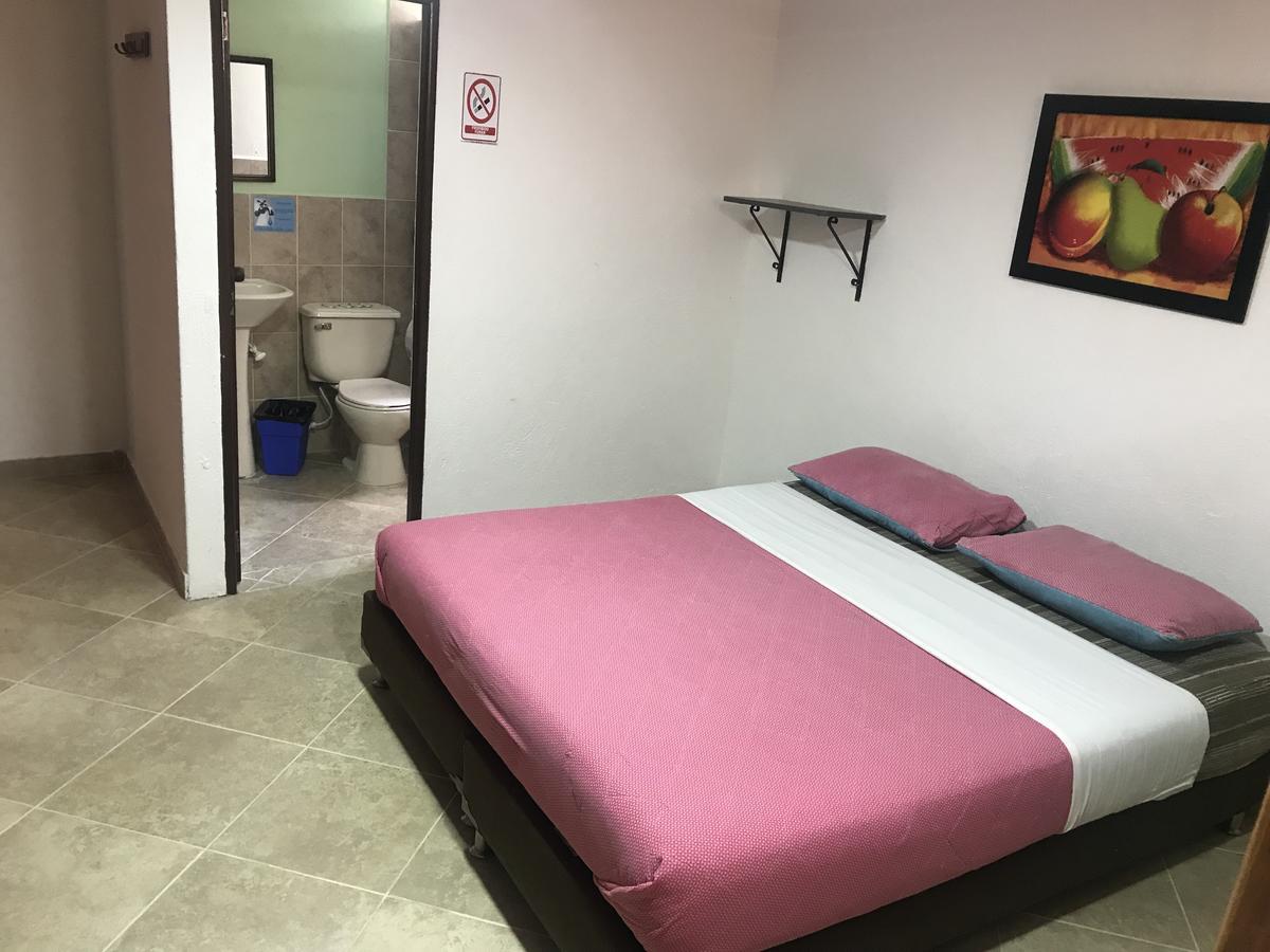 Hostal El Hangar Ріонегро Екстер'єр фото